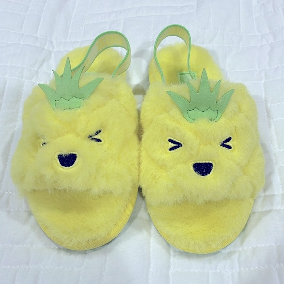 Ugg Fluff Yeah Pineapple Stuffie Slides (Girl) 🍍 - Picture 2 of 6